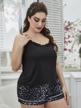 Carregar imagem no visualizador da galeria, Conjunto de pijama plus size com acabamento em renda e gola redonda e shorts estampados
