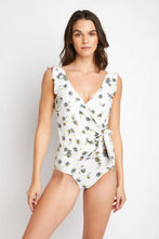 Carregar imagem no visualizador da galeria, Marina West Swim Float On Ruffle Faux Wrap One Piece em Daisy Cream
