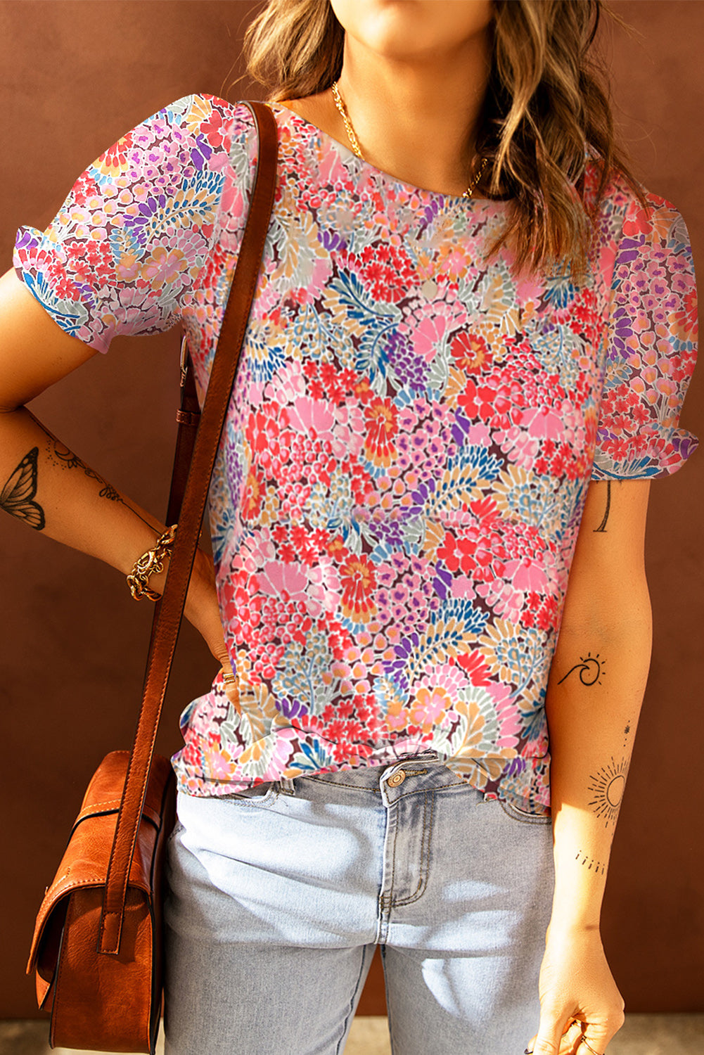 Blusa floral manga curta com babado