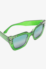 Carregar imagem no visualizador da galeria, Inlaid Rhinestone Polycarbonate Sunglasses
