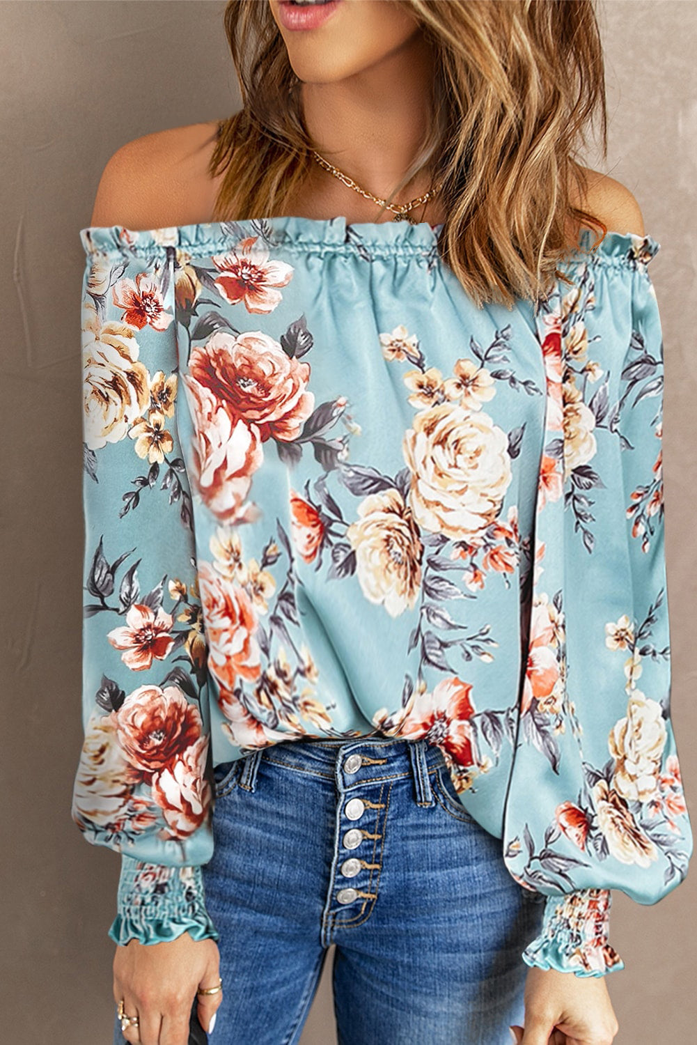 Blusa floral com babados e ombros de fora manga lanterna