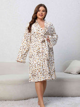 Carregar imagem no visualizador da galeria, Plus Size Leopard Tie Front Robe
