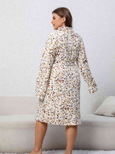 Carregar imagem no visualizador da galeria, Plus Size Leopard Tie Front Robe
