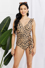 Carregar imagem no visualizador da galeria, Marina West Swim Flutuador em tamanho grande com babados falso envoltório peça única em leopardo
