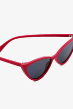 Carregar imagem no visualizador da galeria, Polycarbonate Cat-Eye Sunglasses
