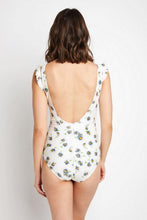 Carregar imagem no visualizador da galeria, Marina West Swim Float On Ruffle Faux Wrap One Piece em Daisy Cream
