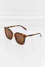 Carregar imagem no visualizador da galeria, Cat Eye Full Rim Polycarbonate Sunglasses
