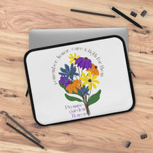 Carregar imagem no visualizador da galeria, Capa para laptop branca - Promise Garden Flowers
